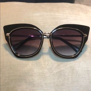 BLACK & GOLD SUNGLASSES GRADIENT LENSES